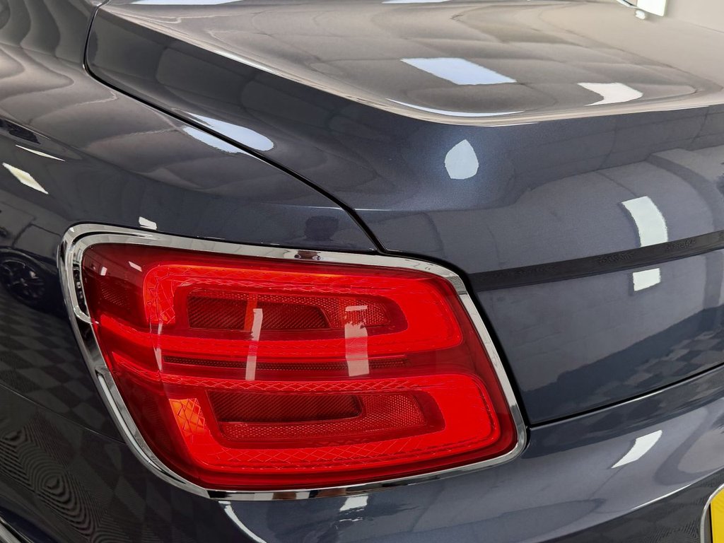 USED 2020 20 BENTLEY FLYING SPUR 6.0 W12 Saloon 4dr Petrol Auto 4WD Euro 6 (635 ps) 
