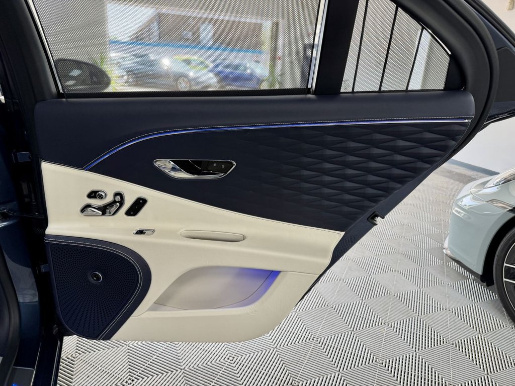 USED 2020 20 BENTLEY FLYING SPUR 6.0 W12 Saloon 4dr Petrol Auto 4WD Euro 6 (635 ps) 
