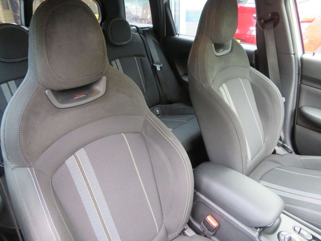 View our MINI CLUBMAN
