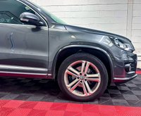 USED 2015 65 VOLKSWAGEN TIGUAN 2.0 TDI BlueMotion Tech R-Line Edition SUV 5dr Diesel DSG 4WD Euro 6 (s/s) (184 ps) 