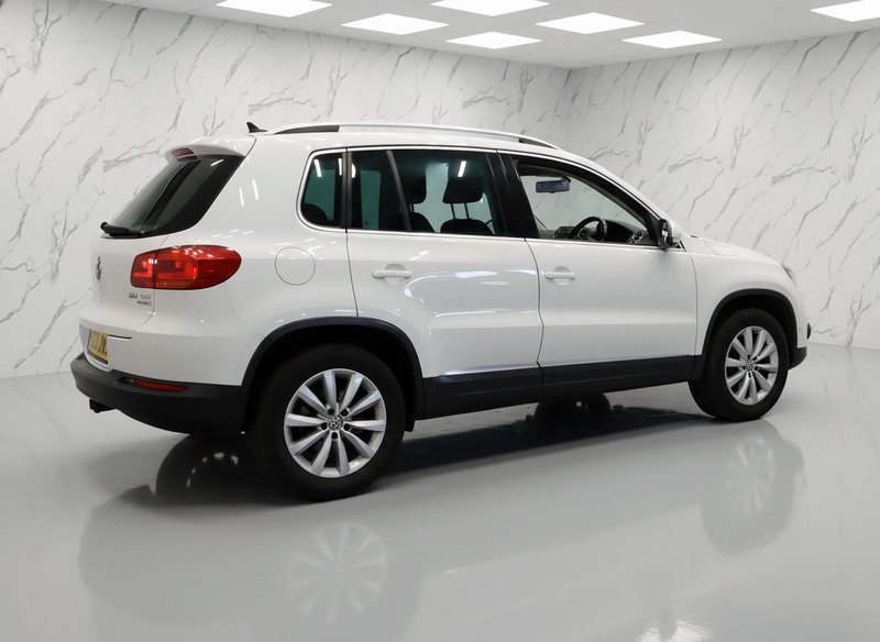 2013 Volkswagen Tiguan in white — photo 5 of 7