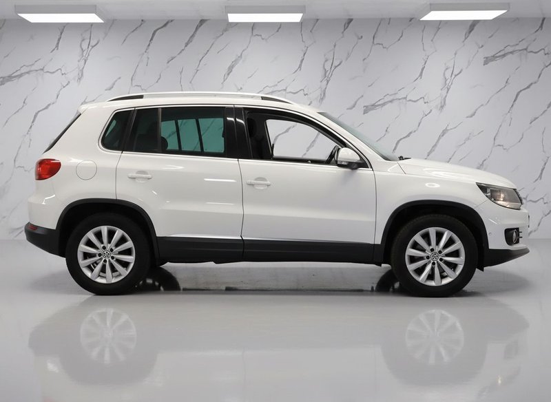 2013 Volkswagen Tiguan in white — photo 7 of 7