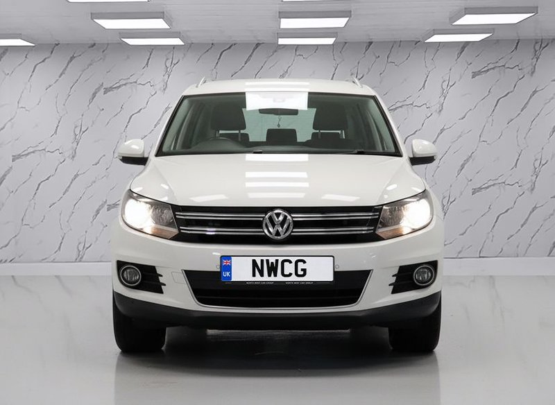 2013 Volkswagen Tiguan in white — photo 2 of 7