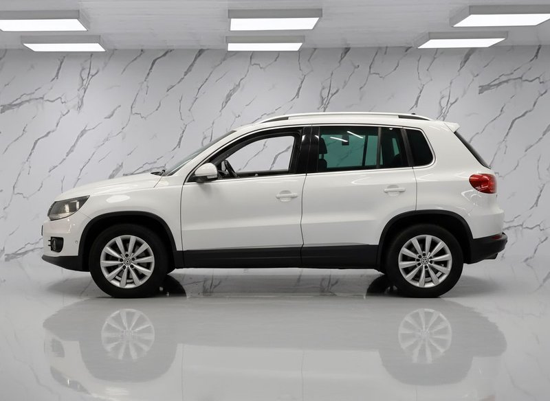 2013 Volkswagen Tiguan in white — photo 6 of 7