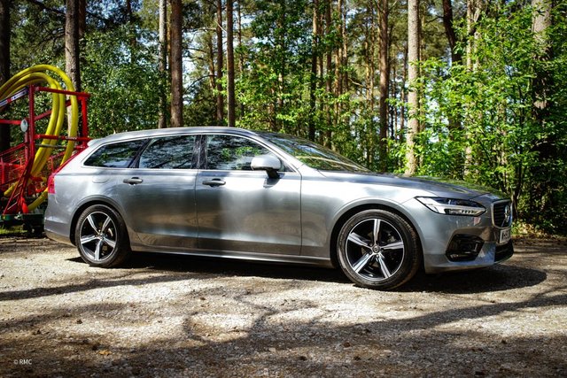 View our VOLVO V90