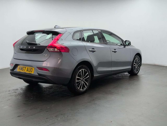USED 2017 67 VOLVO V40 1.5 V40 Momentum Nav+ T2 Auto 5dr CLICK+COLLECT / HOME DELIVERY