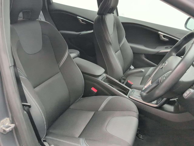 USED 2017 67 VOLVO V40 1.5 V40 Momentum Nav+ T2 Auto 5dr CLICK+COLLECT / HOME DELIVERY