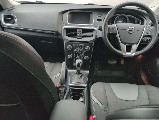 USED 2017 67 VOLVO V40 1.5 V40 Momentum Nav+ T2 Auto 5dr CLICK+COLLECT / HOME DELIVERY
