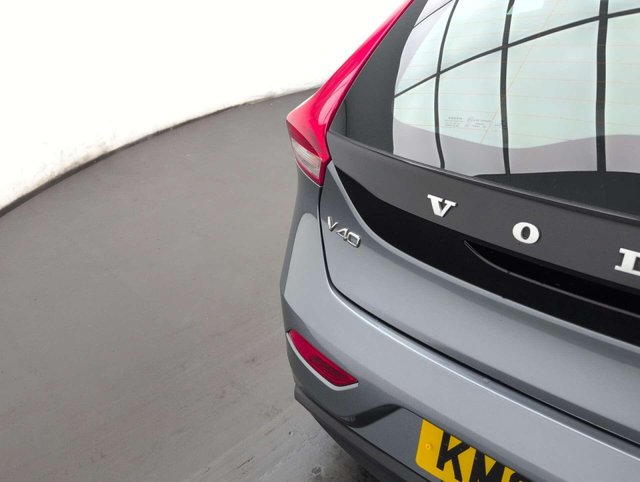 USED 2017 67 VOLVO V40 1.5 V40 Momentum Nav+ T2 Auto 5dr CLICK+COLLECT / HOME DELIVERY
