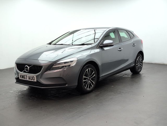 USED 2017 67 VOLVO V40 1.5 V40 Momentum Nav+ T2 Auto 5dr CLICK+COLLECT / HOME DELIVERY