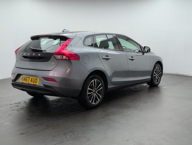 USED 2017 67 VOLVO V40 1.5 V40 Momentum Nav+ T2 Auto 5dr CLICK+COLLECT / HOME DELIVERY