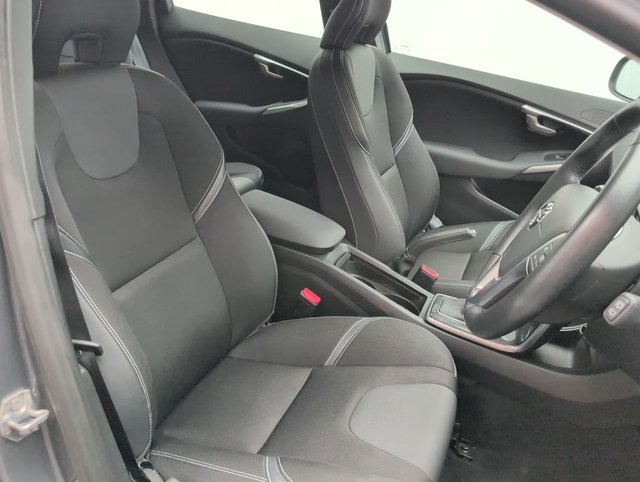 USED 2017 67 VOLVO V40 1.5 V40 Momentum Nav+ T2 Auto 5dr CLICK+COLLECT / HOME DELIVERY