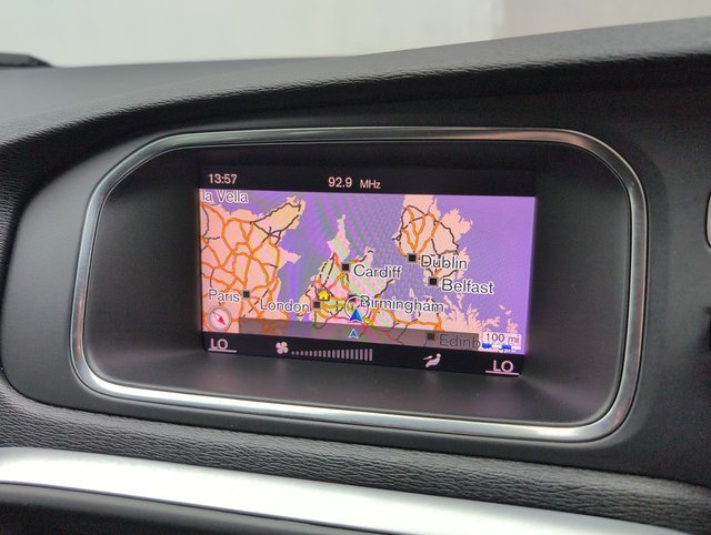 USED 2017 67 VOLVO V40 1.5 V40 Momentum Nav+ T2 Auto 5dr CLICK+COLLECT / HOME DELIVERY
