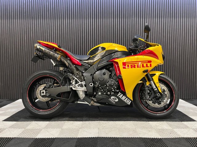 View our YAMAHA R1
