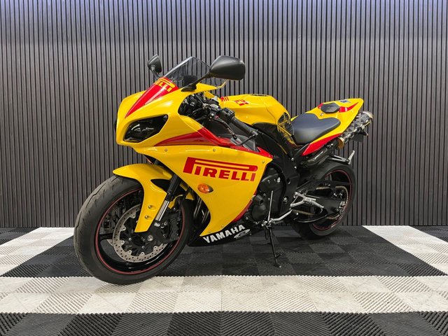View our YAMAHA R1