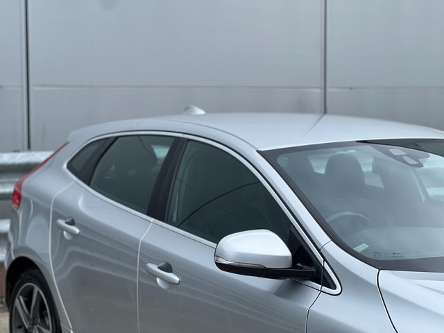 View our VOLVO V40