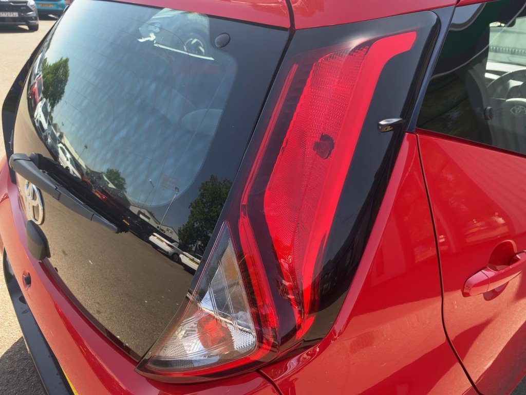 USED 2020 70 TOYOTA AYGO 1.0 VVT-i x-play Hatchback 5dr Petrol x-shift Euro 6 (Safety Sense) (71 ps) 7"TOUCH SCREEN+AUTO+LED LIGHTS