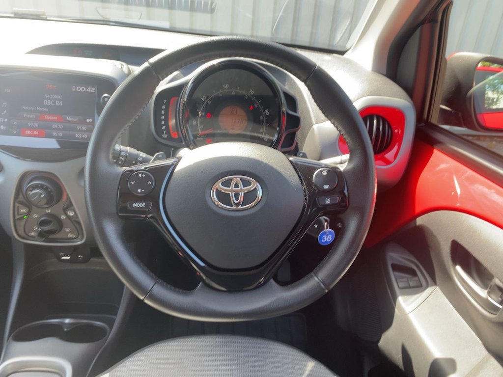 USED 2020 70 TOYOTA AYGO 1.0 VVT-i x-play Hatchback 5dr Petrol x-shift Euro 6 (Safety Sense) (71 ps) 7"TOUCH SCREEN+AUTO+LED LIGHTS