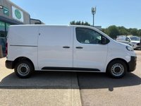 USED 2022 72 PEUGEOT EXPERT Professional L1 H1 2.0 BlueHDi 1400 MWB Diesel Panel Van Manual Euro 6 (s/s) (145 bhp) 2 service - just serviced with all filters replaced - Only 25,393 miles - EURO 6 (ULEZ compliant) - Touchscreen DAB radio with apple car play, A/C, E/W, Bluetooth, electric mirrors, cruise control, 3 seats, full bulkhead, ply lined, driver's airbag, twin side loading door, remote central Locking, Alarm, USB port, steering column radio control, barn rear doors, start/stop, security locks, spare key, finance arranged on site & 6 months premium Autoguard warranty.
