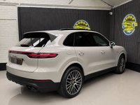 USED 2023 23 PORSCHE CAYENNE 3.0 V6 E-Hybrid 17.9kWh Platinum Edition SUV 5dr Petrol Plug-in Hybrid TiptronicS 4WD Euro 6 (s/s) (3.6kW Charger) (462 ps) DELIVERY AVAILABLE