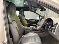 USED 2023 23 PORSCHE CAYENNE 3.0 V6 E-Hybrid 17.9kWh Platinum Edition SUV 5dr Petrol Plug-in Hybrid TiptronicS 4WD Euro 6 (s/s) (3.6kW Charger) (462 ps) DELIVERY AVAILABLE