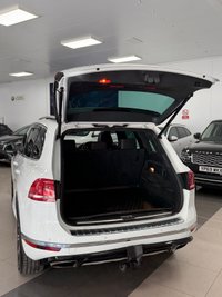 USED 2014 64 VOLKSWAGEN TOUAREG 3.0 TDI V6 BlueMotion Tech R-Line SUV 5dr Diesel Tiptronic 4WD Euro 6 (s/s) (262 ps) 