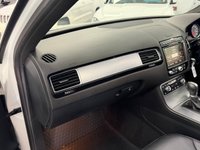 USED 2014 64 VOLKSWAGEN TOUAREG 3.0 TDI V6 BlueMotion Tech R-Line SUV 5dr Diesel Tiptronic 4WD Euro 6 (s/s) (262 ps) 