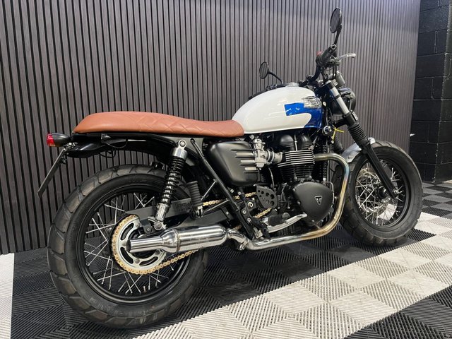 View our TRIUMPH BONNEVILLE T100