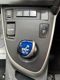 USED 2013 63 TOYOTA AURIS 1.8 VVT-h Icon Hatchback 5dr Petrol Hybrid CVT Euro 5 (s/s) (136 ps) 