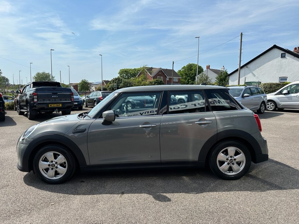 USED 2022 72 MINI HATCH 1.5 Cooper Classic Hatchback 5dr Petrol Steptronic Euro 6 (s/s) (136 ps) Automatic Lovely Spec Ex Cond