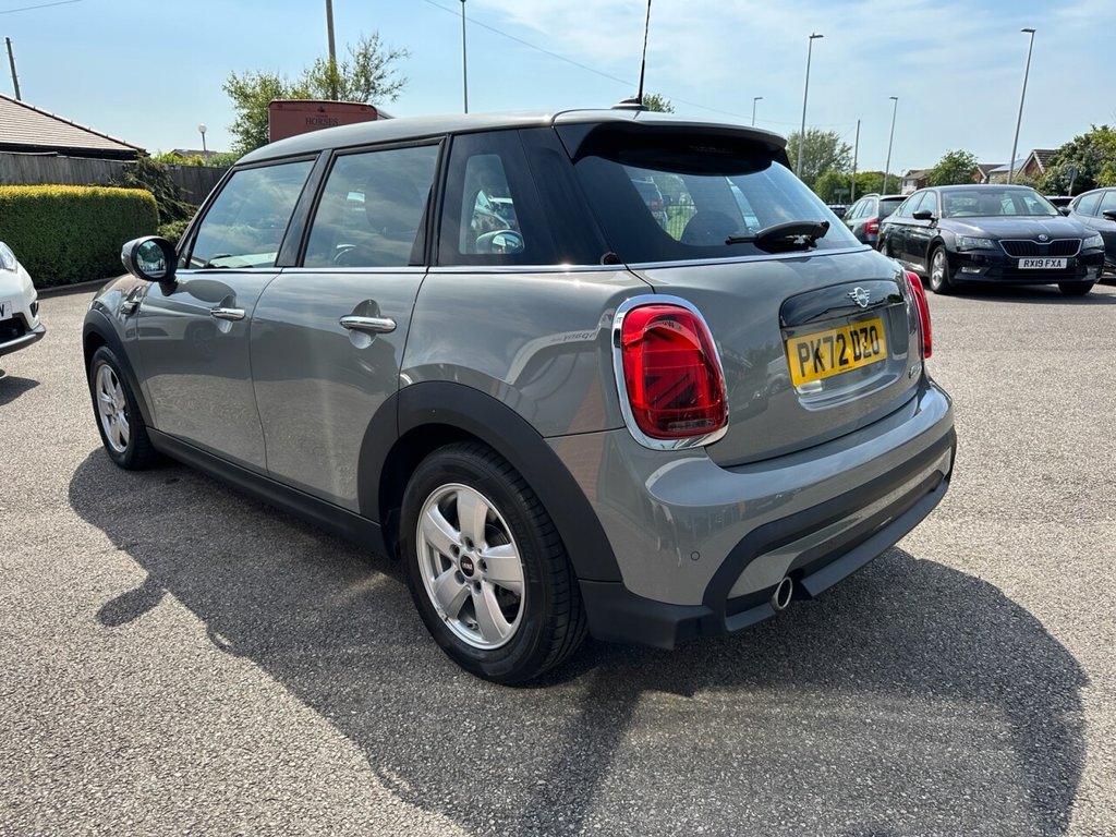USED 2022 72 MINI HATCH 1.5 Cooper Classic Hatchback 5dr Petrol Steptronic Euro 6 (s/s) (136 ps) Automatic Lovely Spec Ex Cond