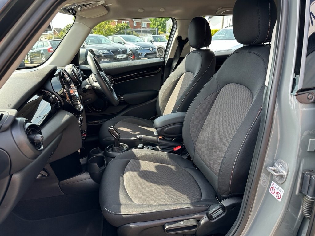 USED 2022 72 MINI HATCH 1.5 Cooper Classic Hatchback 5dr Petrol Steptronic Euro 6 (s/s) (136 ps) Automatic Lovely Spec Ex Cond