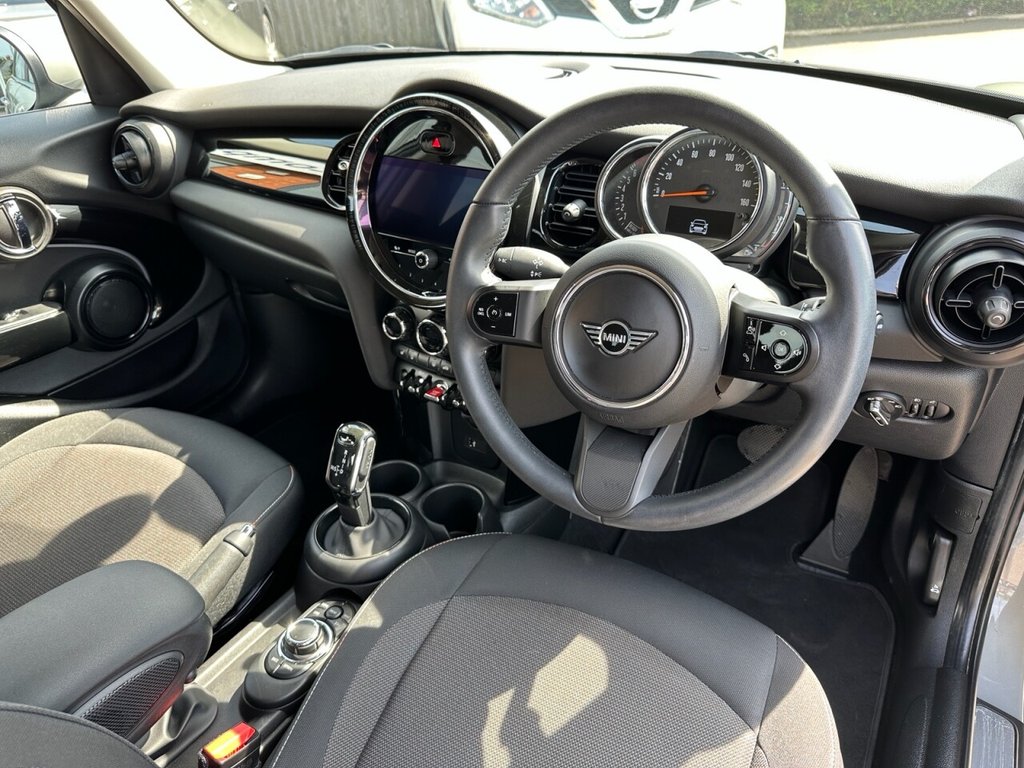 USED 2022 72 MINI HATCH 1.5 Cooper Classic Hatchback 5dr Petrol Steptronic Euro 6 (s/s) (136 ps) Automatic Lovely Spec Ex Cond