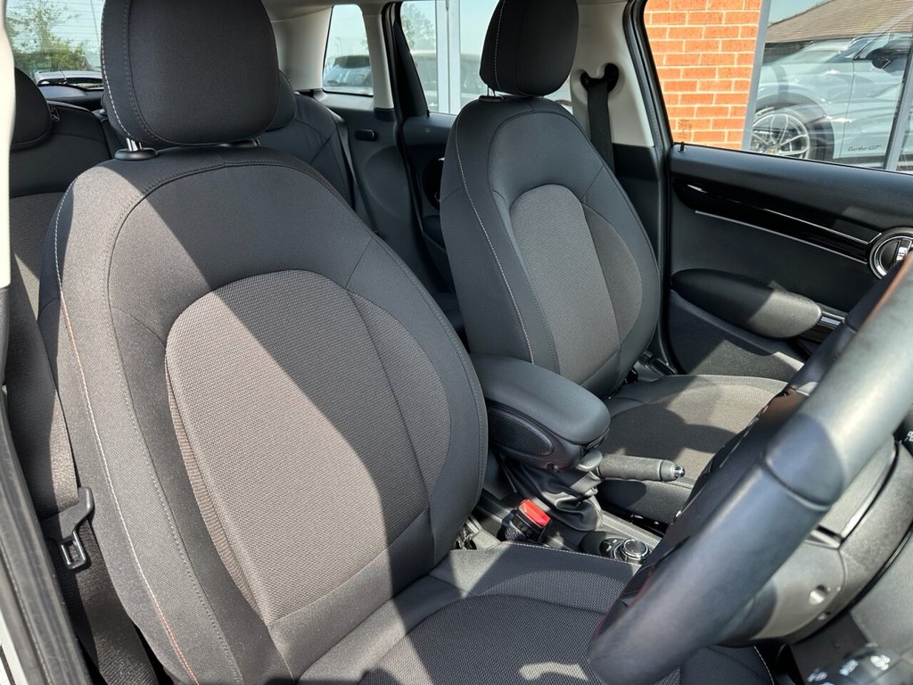 USED 2022 72 MINI HATCH 1.5 Cooper Classic Hatchback 5dr Petrol Steptronic Euro 6 (s/s) (136 ps) Automatic Lovely Spec Ex Cond
