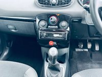 USED 2011 61 RENAULT CLIO 1.5 dCi Dynamique TomTom Hatchback 5dr Diesel Manual Euro 5 (88 ps) 