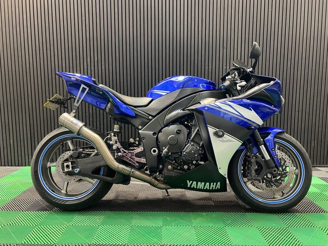 View our YAMAHA R1