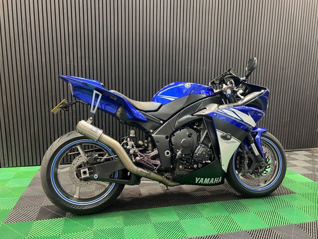 View our YAMAHA R1
