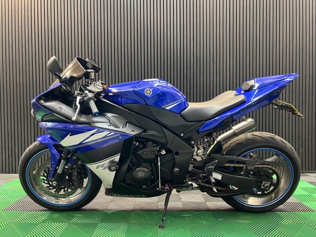 View our YAMAHA R1