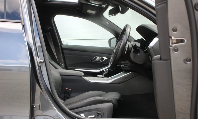 View our BMW 3 SERIES