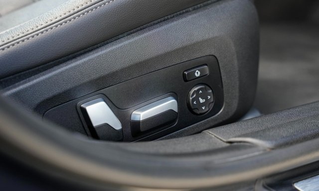 View our BMW 3 SERIES