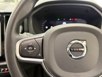 USED 2022 22 VOLVO XC60 2.0 B5 MHEV Momentum SUV 5dr Petrol Hybrid Auto AWD Euro 6 (s/s) (250 ps) PARKING CAMERA - SAT NAV- APPLE CARPLAY