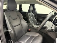 USED 2022 22 VOLVO XC60 2.0 B5 MHEV Momentum SUV 5dr Petrol Hybrid Auto AWD Euro 6 (s/s) (250 ps) PARKING CAMERA - SAT NAV- APPLE CARPLAY