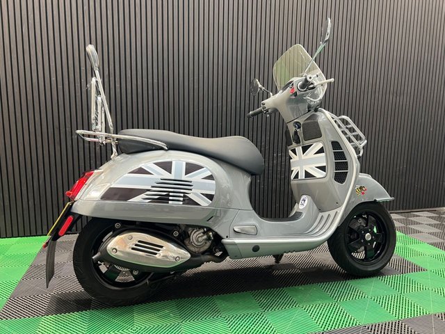 View our PIAGGIO Vespa GTS 300