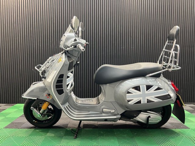 View our PIAGGIO Vespa GTS 300