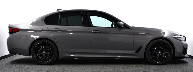 USED 2022 22 BMW 5 SERIES 2.0 520d MHT M Sport Saloon 4dr Diesel Hybrid Steptronic xDrive Euro 6 (s/s) (190 ps) &pound;7k Extras | MPro/Aero/20"s +