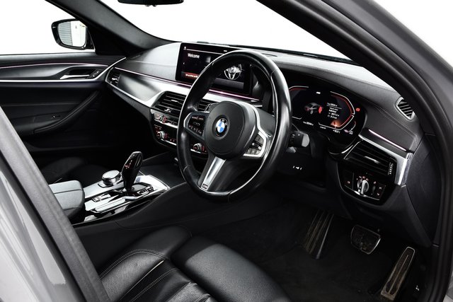 USED 2022 22 BMW 5 SERIES 2.0 520d MHT M Sport Saloon 4dr Diesel Hybrid Steptronic xDrive Euro 6 (s/s) (190 ps) &pound;7k Extras | MPro/Aero/20"s +