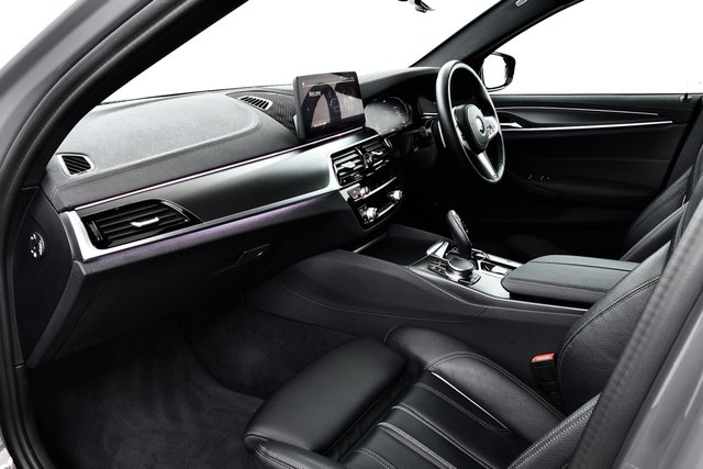 USED 2022 22 BMW 5 SERIES 2.0 520d MHT M Sport Saloon 4dr Diesel Hybrid Steptronic xDrive Euro 6 (s/s) (190 ps) &pound;7k Extras | MPro/Aero/20"s +