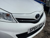 USED 2014 64 TOYOTA YARIS 1.33 Dual VVT-i Trend Hatchback 5dr Petrol Manual Euro 5 (99 ps) SAT NAV + HD CAMERA + FSH + AC + LOW INSURANCE + CRUISE