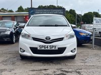 USED 2014 64 TOYOTA YARIS 1.33 Dual VVT-i Trend Hatchback 5dr Petrol Manual Euro 5 (99 ps) SAT NAV + HD CAMERA + FSH + AC + LOW INSURANCE + CRUISE