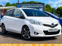 USED 2014 64 TOYOTA YARIS 1.33 Dual VVT-i Trend Hatchback 5dr Petrol Manual Euro 5 (99 ps) SAT NAV + HD CAMERA + FSH + AC + LOW INSURANCE + CRUISE